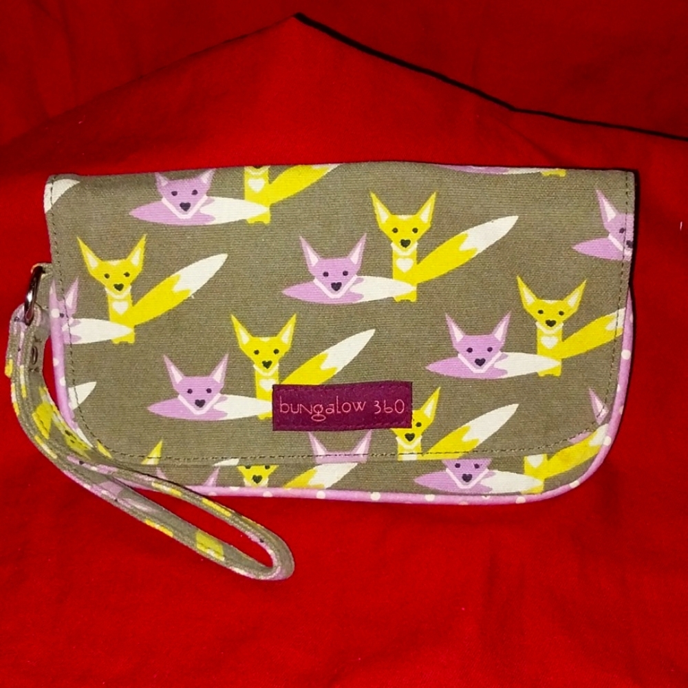 Bungalow 360 wristlet